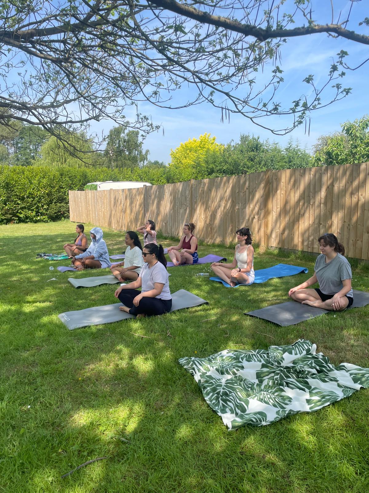 Yoga en plein air à Lyon