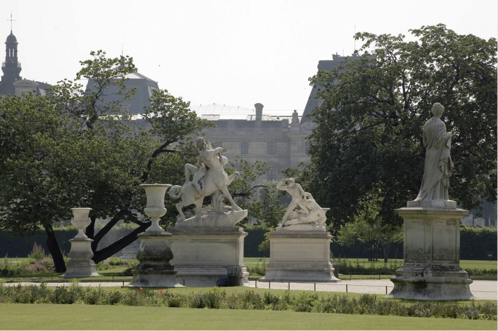 Scandales, pouvoir & métamorphoses : Secrets mythologiques des Tuileries