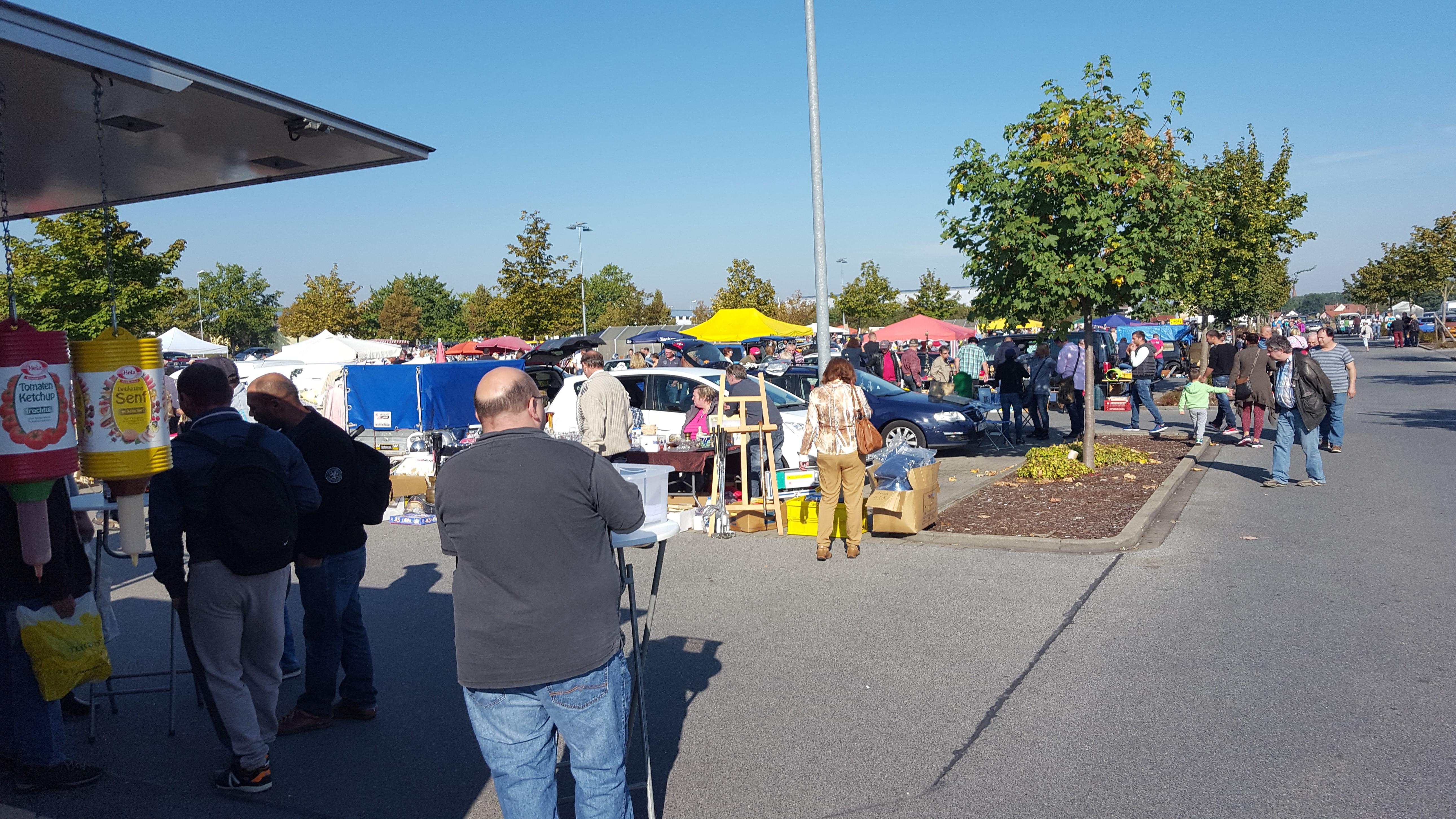 Flohmarkt in Nürnberg beim XXXLutz